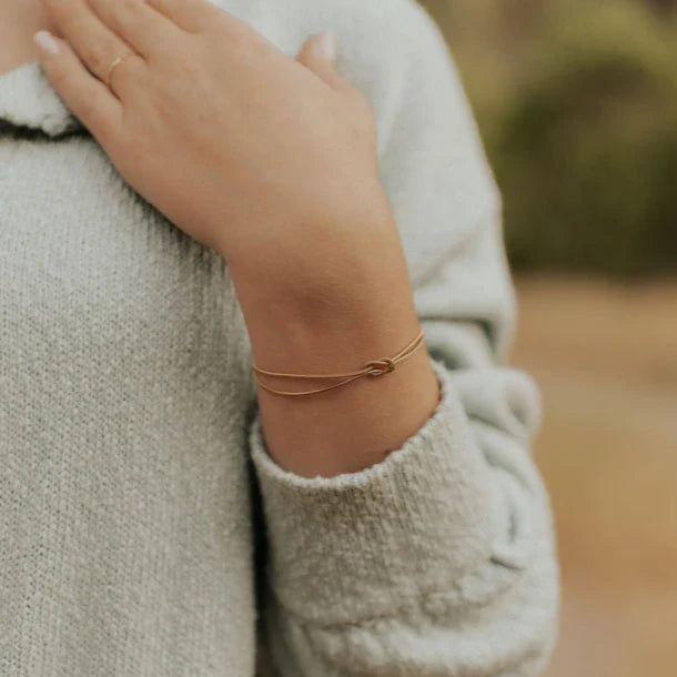 Evelyn Infinity Knot Bracelet - WonderingCloth