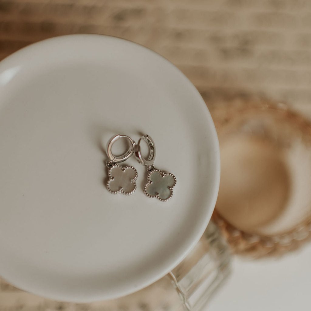 Elizabeth Clover Earrings - WonderingCloth