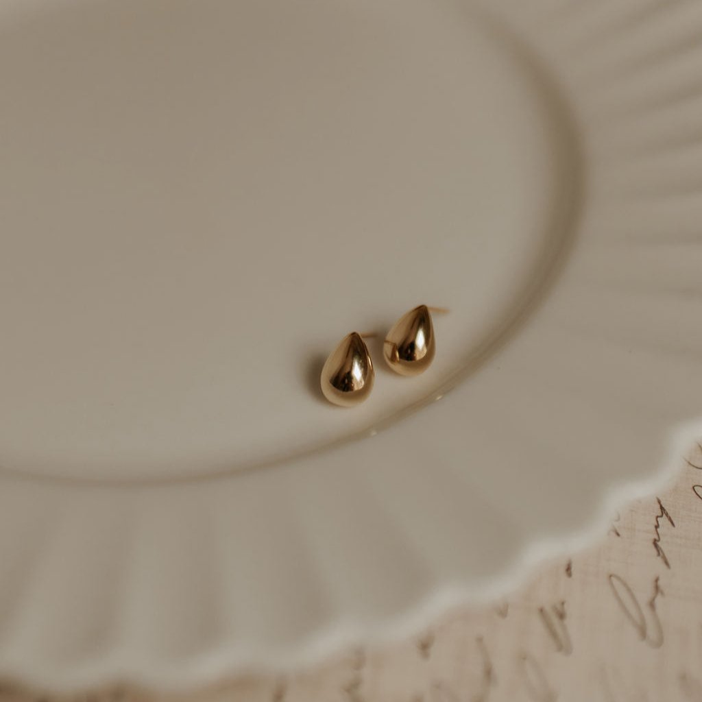 Gemma Chunky Studs - WonderingCloth