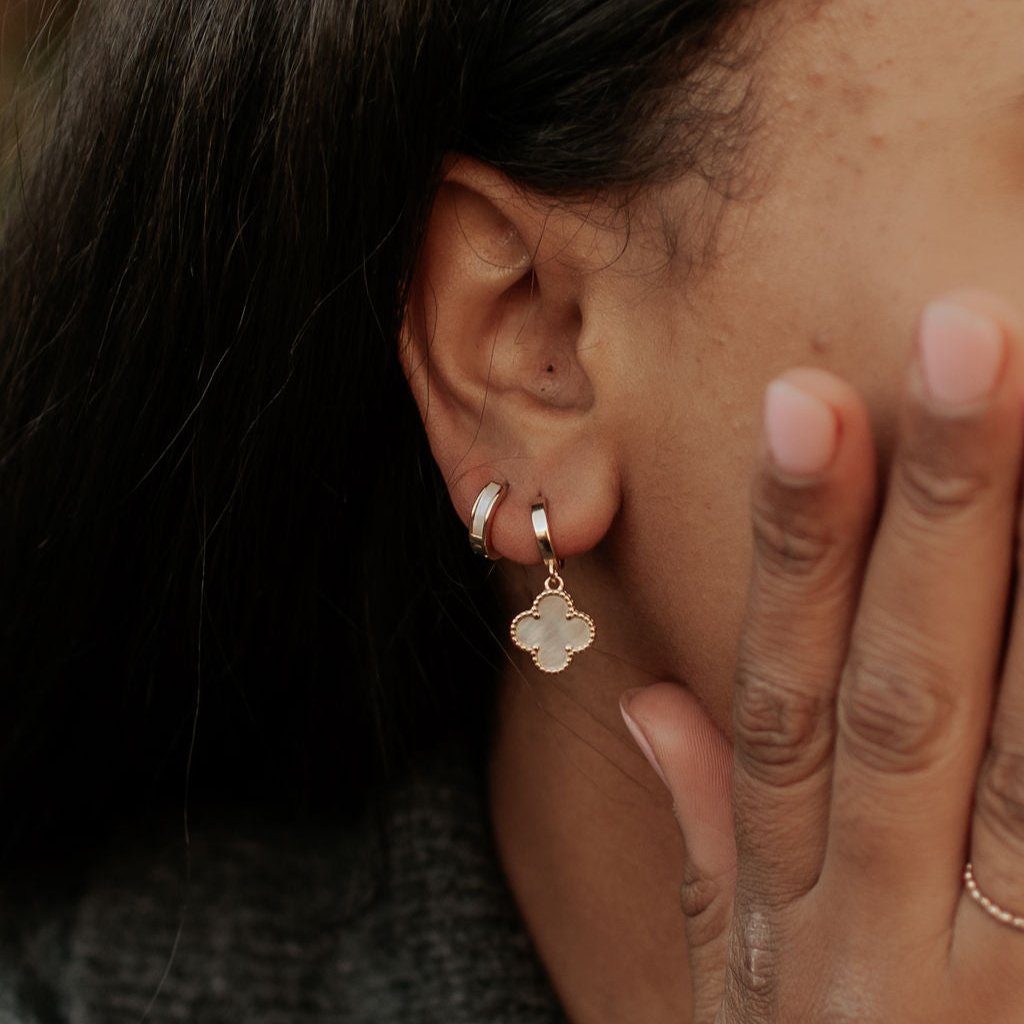 Elizabeth Clover Earrings - WonderingCloth