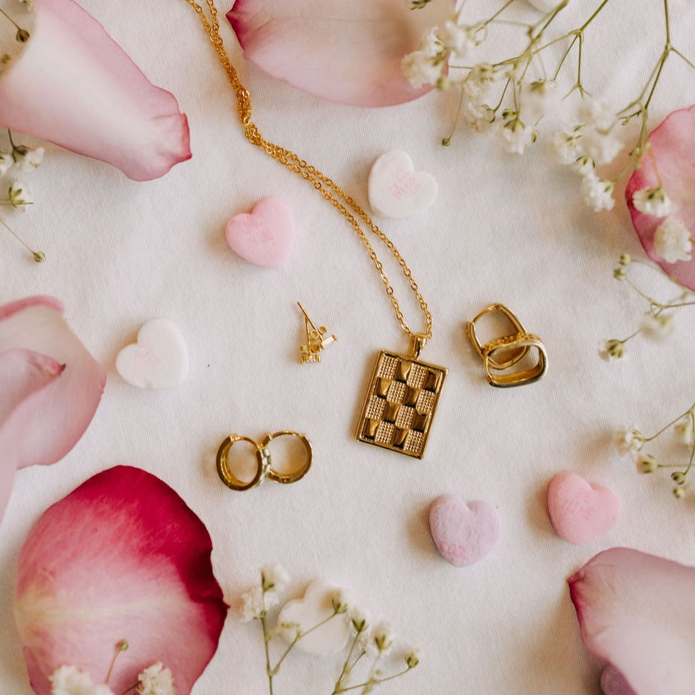Checkered Necklace in Gold - WonderingCloth
