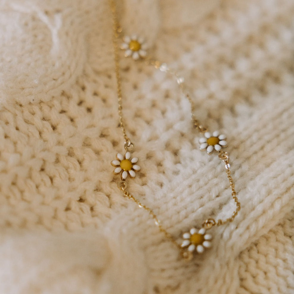 Carolina Daisy Necklace - WonderingCloth
