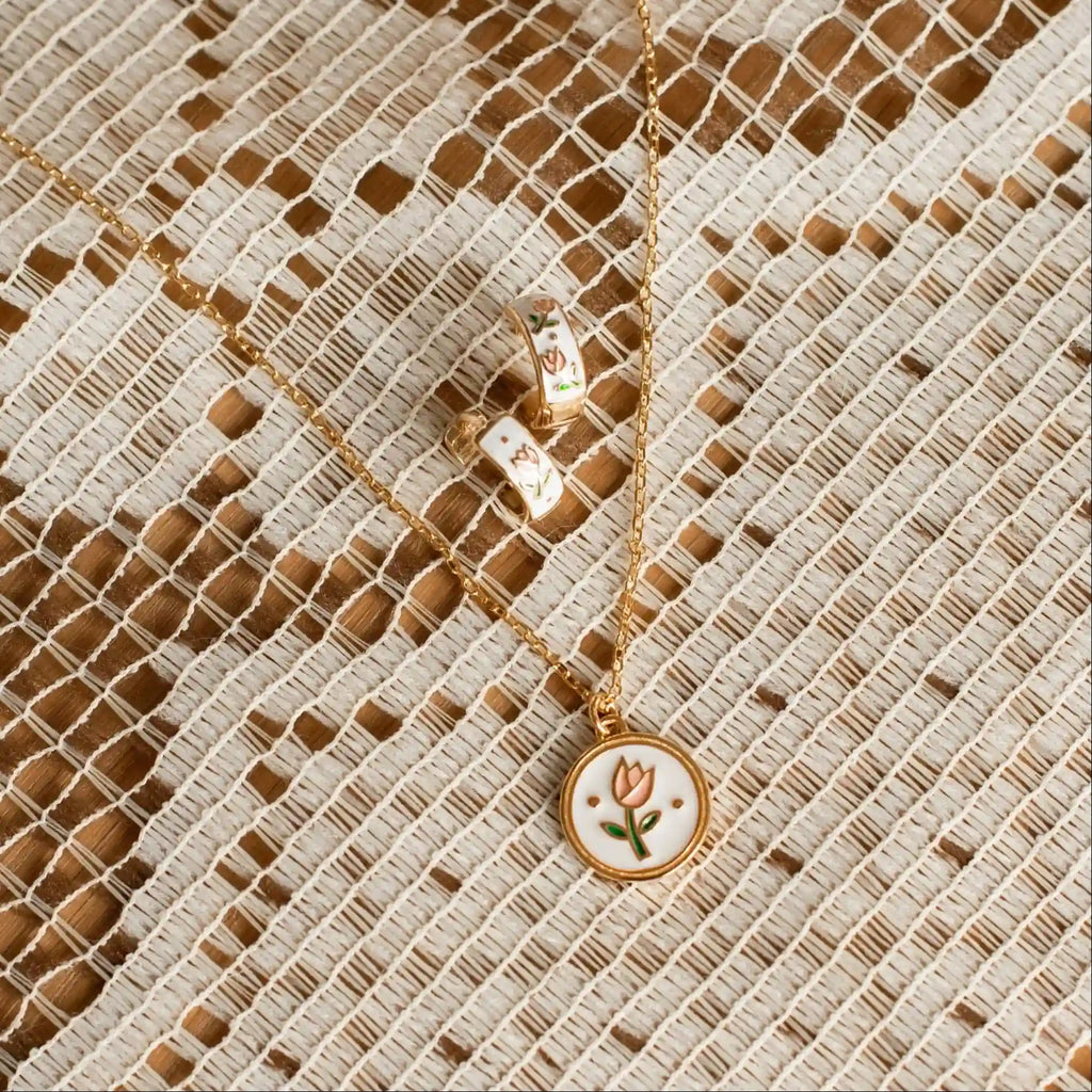 Eloise Tea Cup Necklace - WonderingCloth