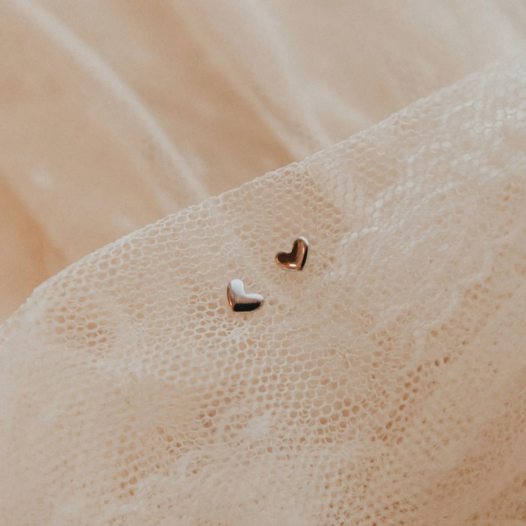 Mini Heart Studs - WonderingCloth