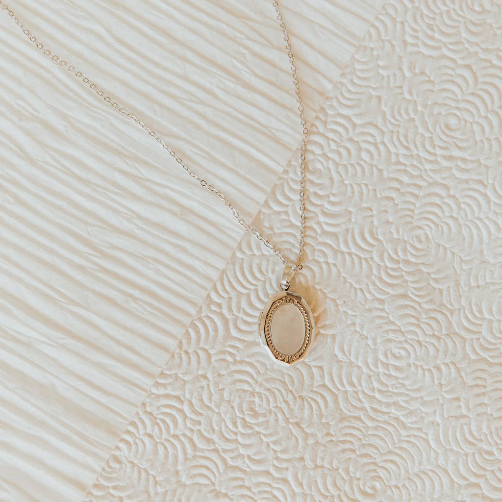 Isabelle Locket Necklace - WonderingCloth