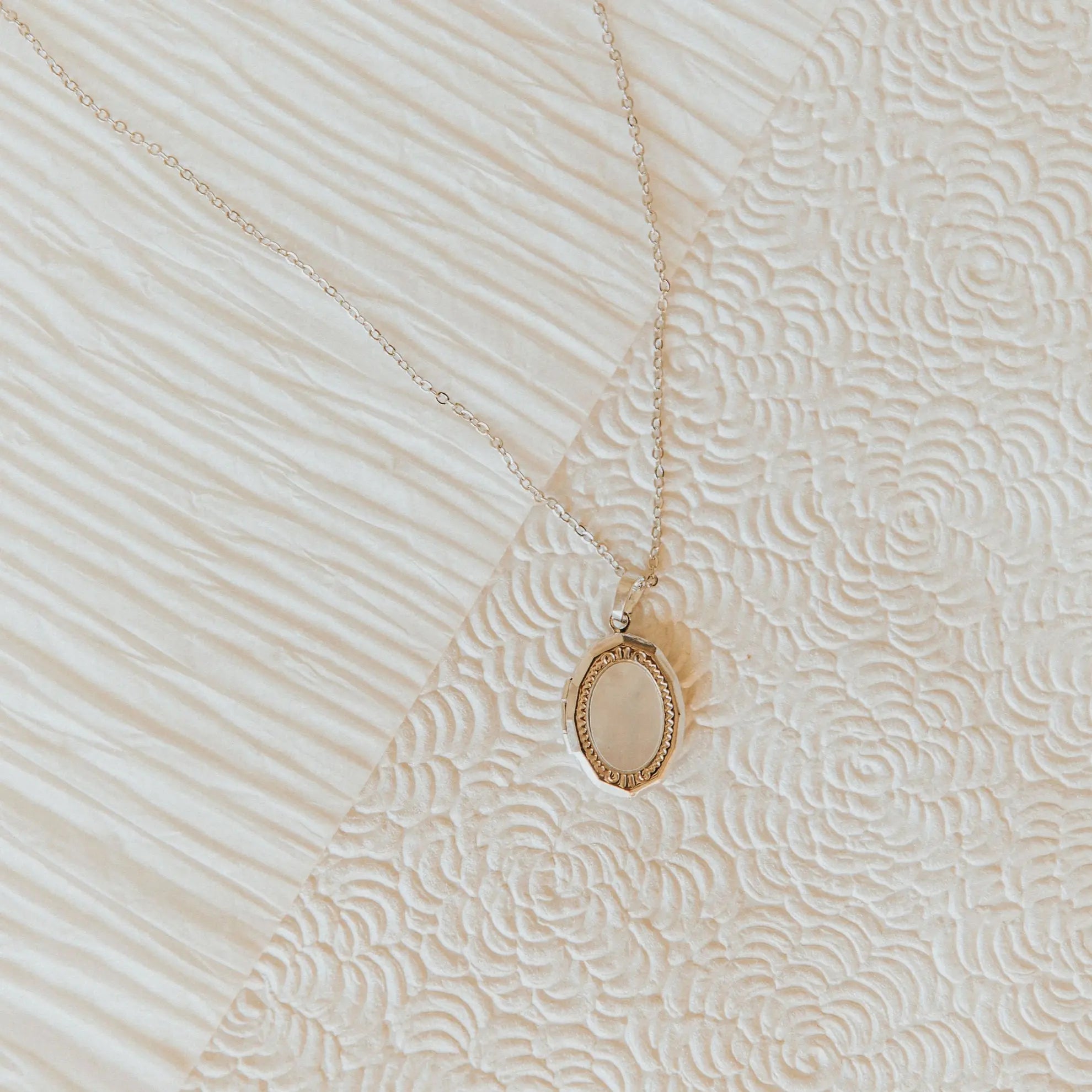 Isabelle Locket Necklace - WonderingCloth