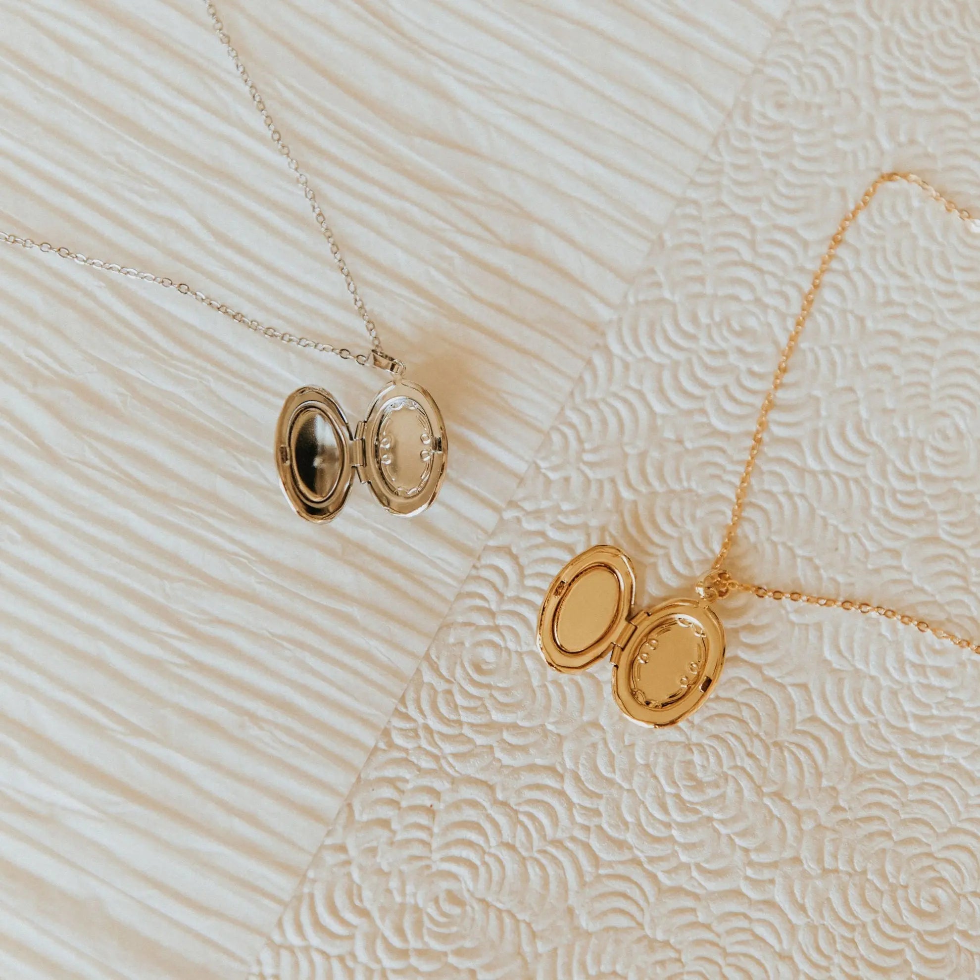 Isabelle Locket Necklace - WonderingCloth