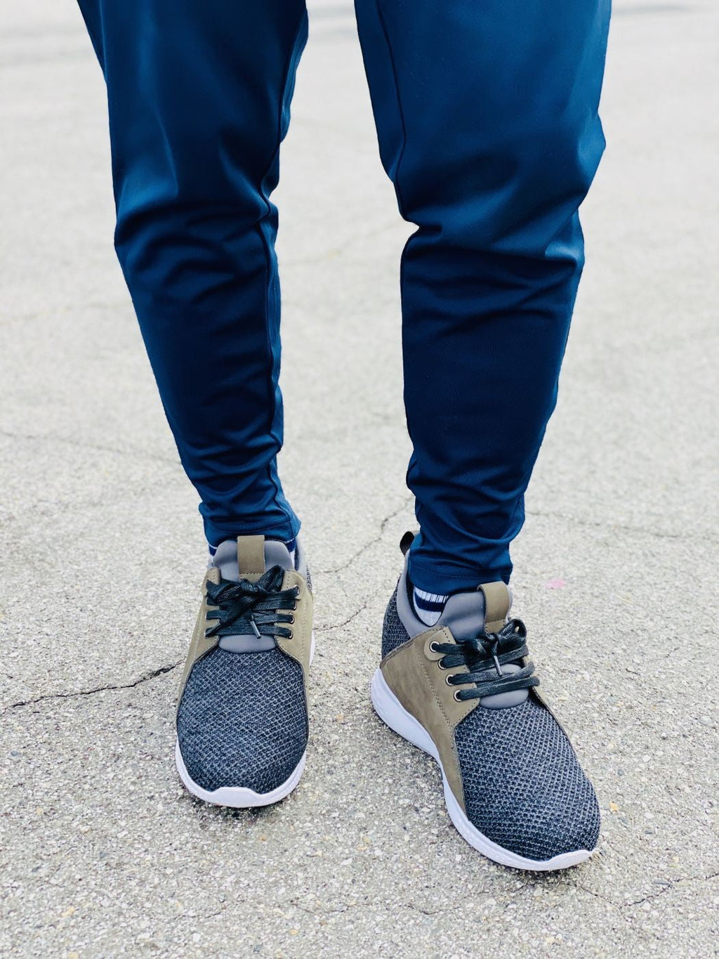 CALTO 3.2-Inch Taller Charcoal Men's Elevator Sneakers - H71923 - WonderingCloth